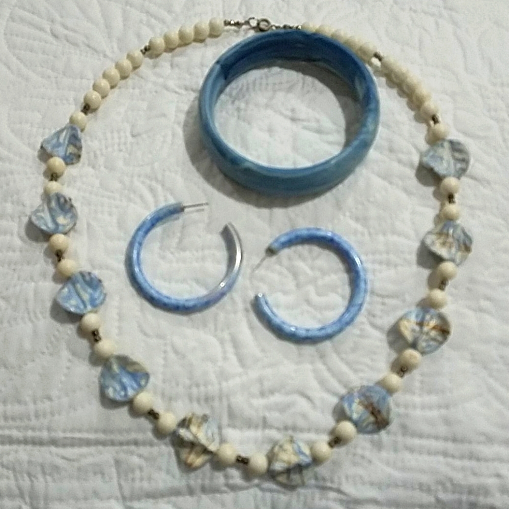 Vintage blue and white necklace set